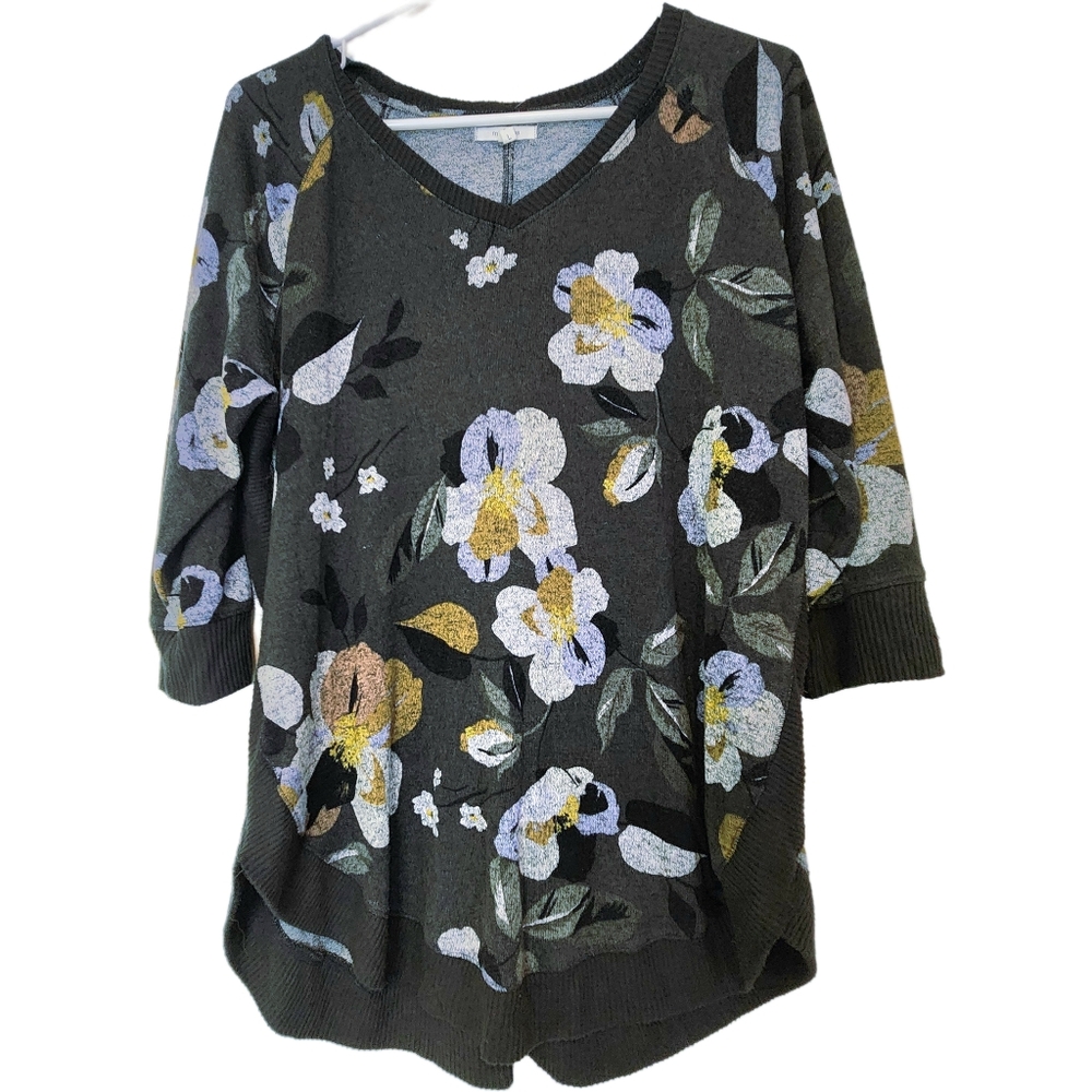 🔥Maurices Soft Iris Floral Knit Top 3/4 Sleeve V-Neck Size L